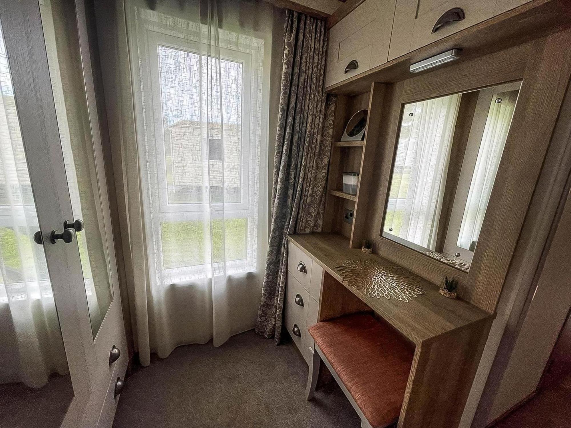 Stunning 8 Berth Caravan With Decking At Kessingland Beach Ref 90017D Benacre Екстериор снимка